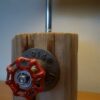 Lampe industrielle en bois flotté