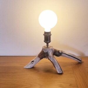 Lampe tripattes en bois flotté