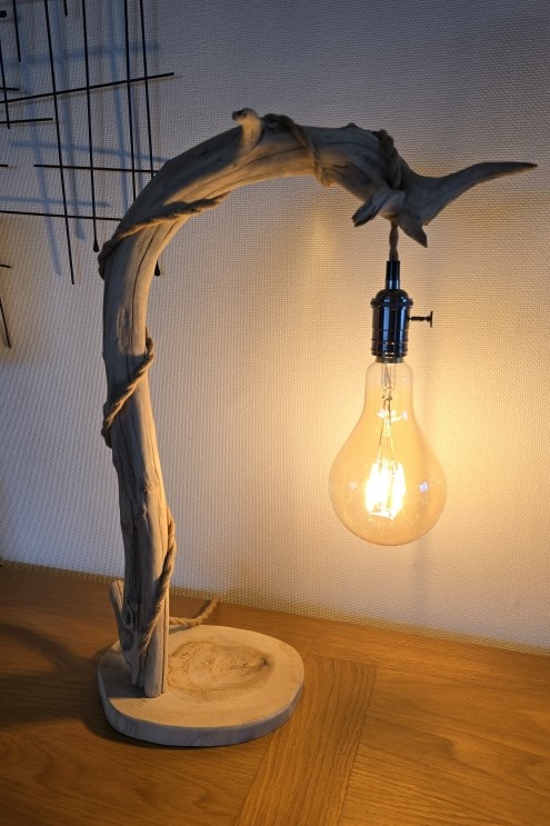 Lampe courbe en bois
