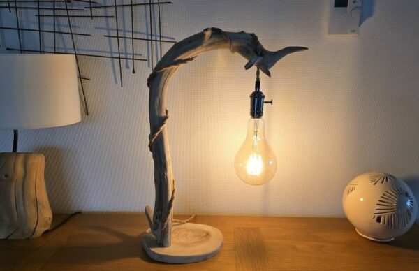 Lampe courbe en bois